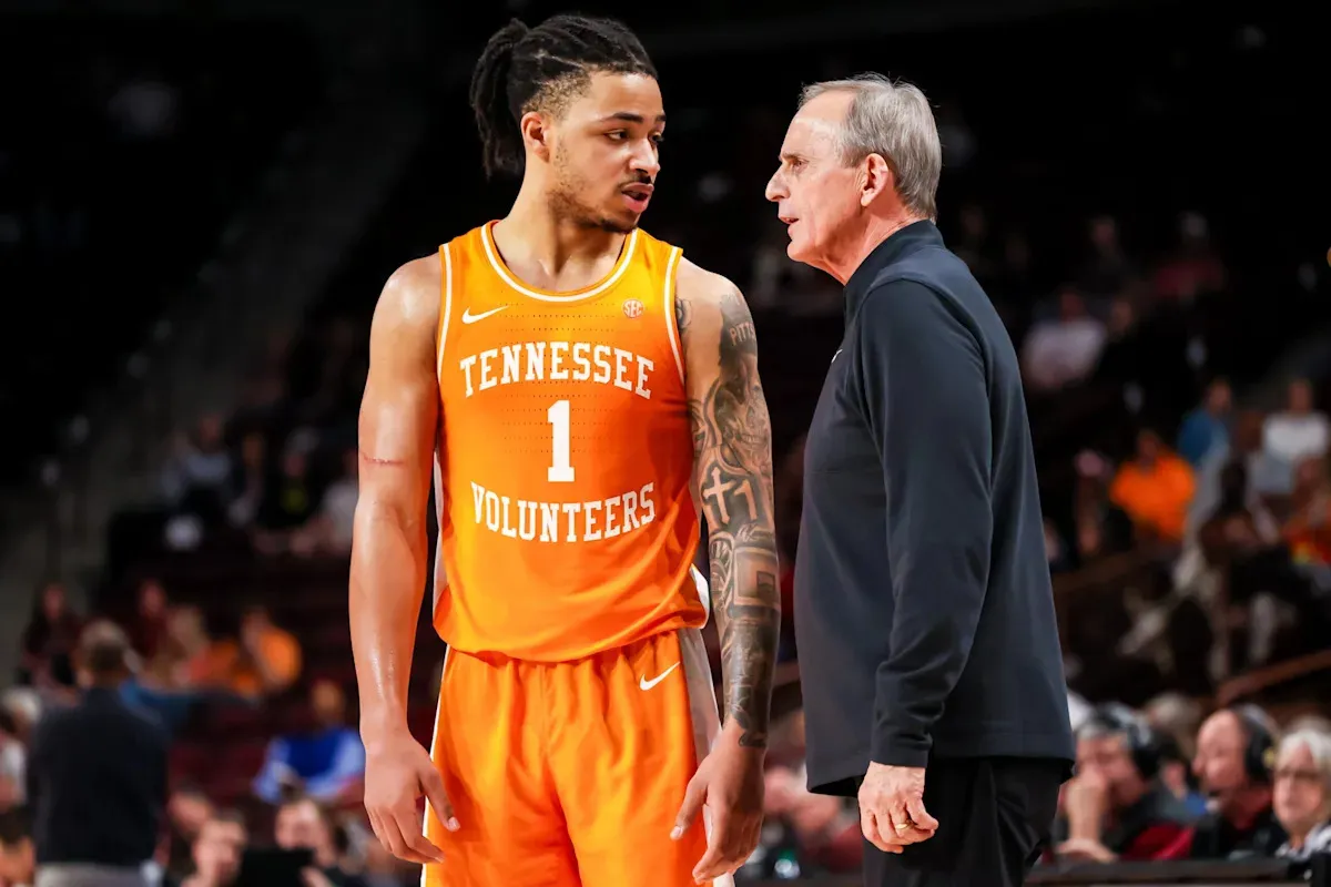 Amari Evans มุ่งหน้าสู่ถิ่นเก่า Rick Barnes: เมื่อศิษย์เก่าเตรียมกลับมาล่าสังหาร Tennessee