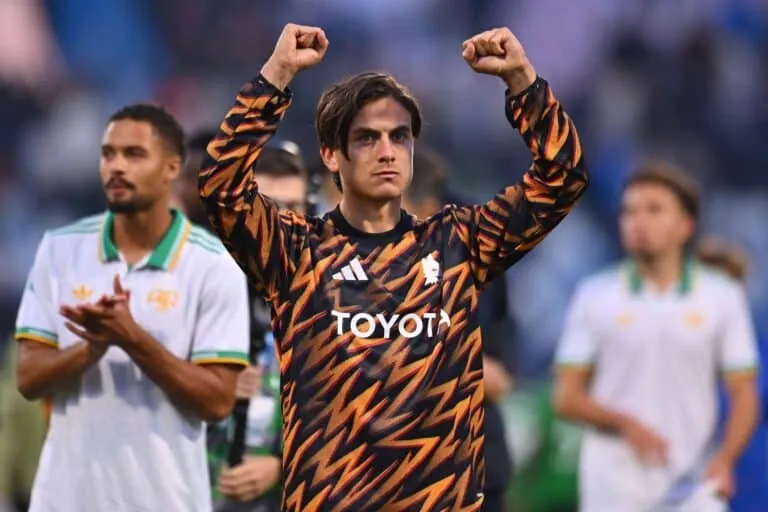 เงาที่ทอดยาวในกรุงโรม: Paulo Dybala กับการรอคอยท่ามกลางแสงโพล้เพล้ที่ Stadio Olimpico