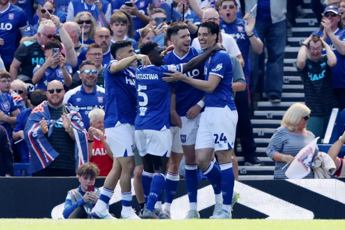 อาชาผยองประกาศศักดา: Ipswich Town เถลิงบัลลังก์เลื่อนชั้นสู่ Premier League อย่างสง่างามเหนือ QPR