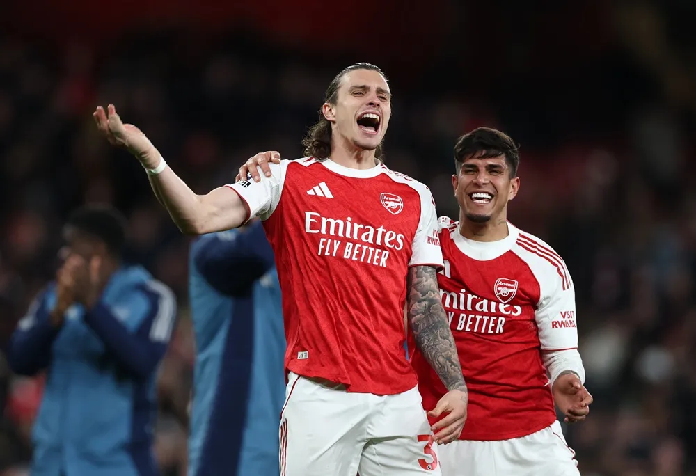 Riccardo Calafiori ปลื้มปริ่ม! ชมแฟนบอล Arsenal เสียงดังฟังชัดจนหูแทบเคล็ดในเกมถล่ม Fulham