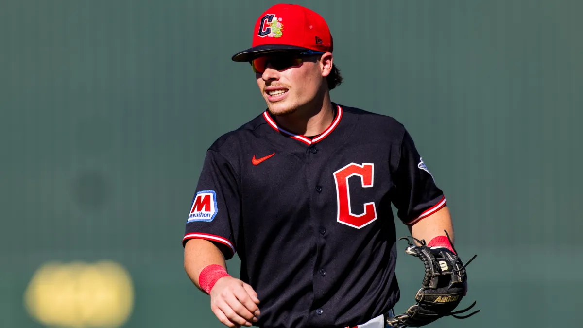 เสียงเพรียกจากรอยแยก: Cleveland Guardians ดัน Travis Bazzana ขึ้นสู่สังเวียนเลือด