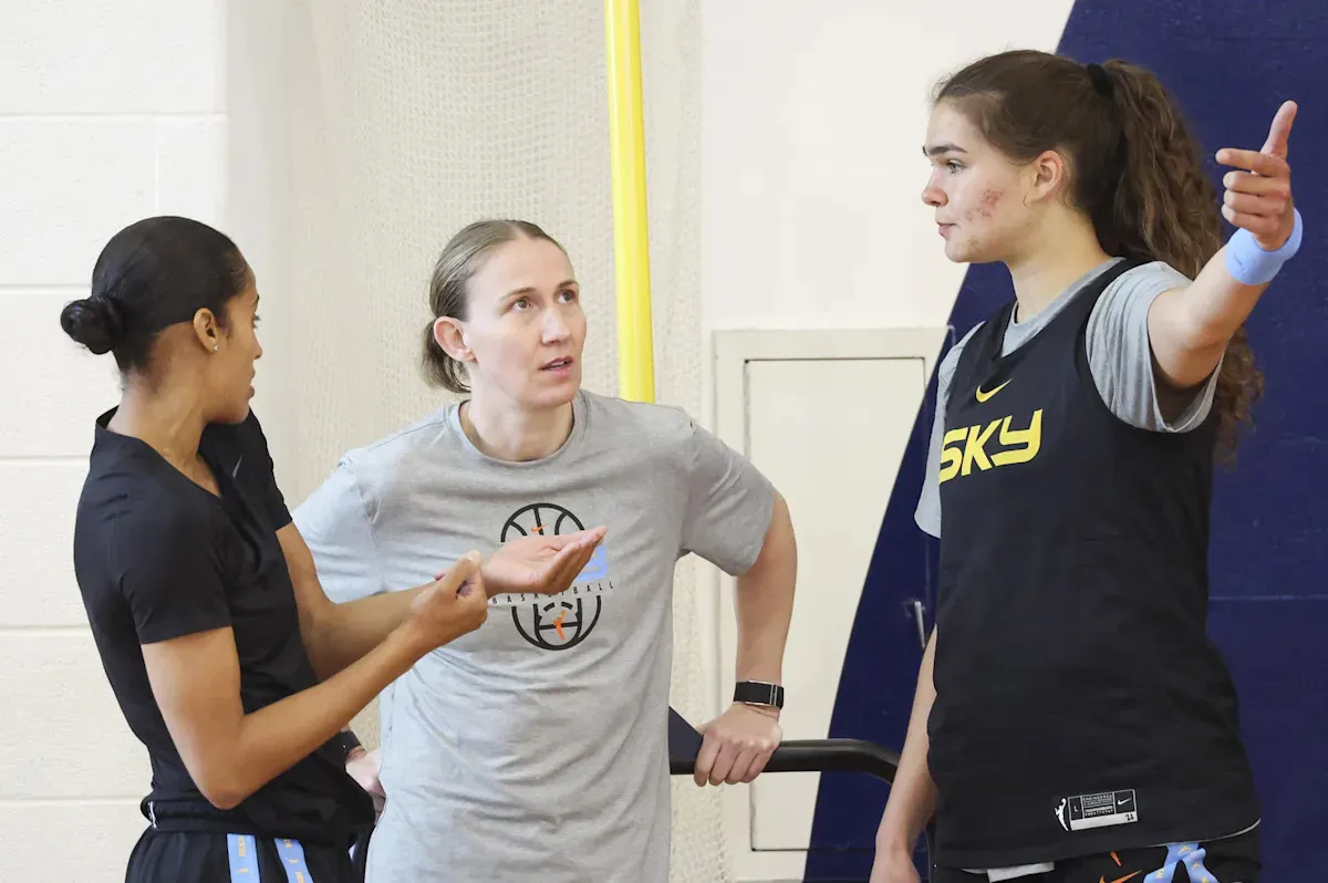 Courtney Vandersloot วิเคราะห์สภาวะ 'Microscope' ของ Sky ท่ามกลางดราม่า Angel Reese และแผนการกู้คืนอัตลักษณ์องค์กร