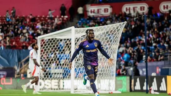 รากแก้วที่หยั่งลึก: LA Galaxy พลิกฟื้นคืนชีวิต บุกแบ่งแต้ม FC Dallas ท่ามกลางไอร้อนแห่งเท็กซัส