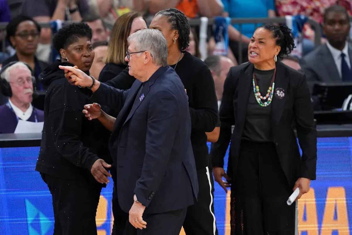 วิพากษ์ความล้มเหลวในการควบคุมอารมณ์ของ Geno Auriemma: เมื่ออัตราความเสี่ยงทางพฤติกรรมปะทะกับมรดกใน NBA