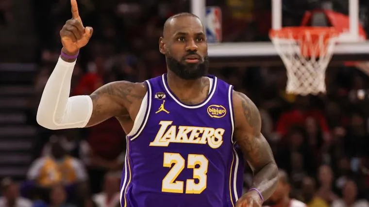 วิเคราะห์ความน่าจะเป็นเชิงคณิตศาสตร์: โอกาสที่ LeBron James จะหวนคืน Cleveland Cavaliers และภาระผูกพันทางการเงิน