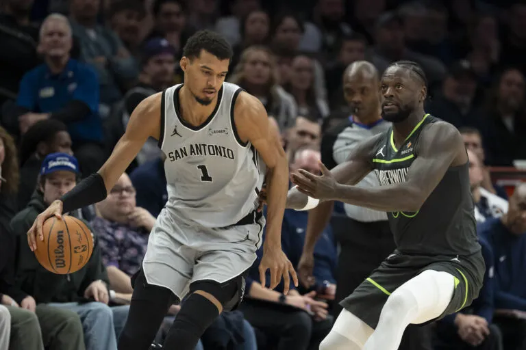 แผนปล้นชัยที่ซานอันโตนิโอ: ช่องทางรับชม Timberwolves ปะทะ Spurs ในศึกเพลย์ออฟ
