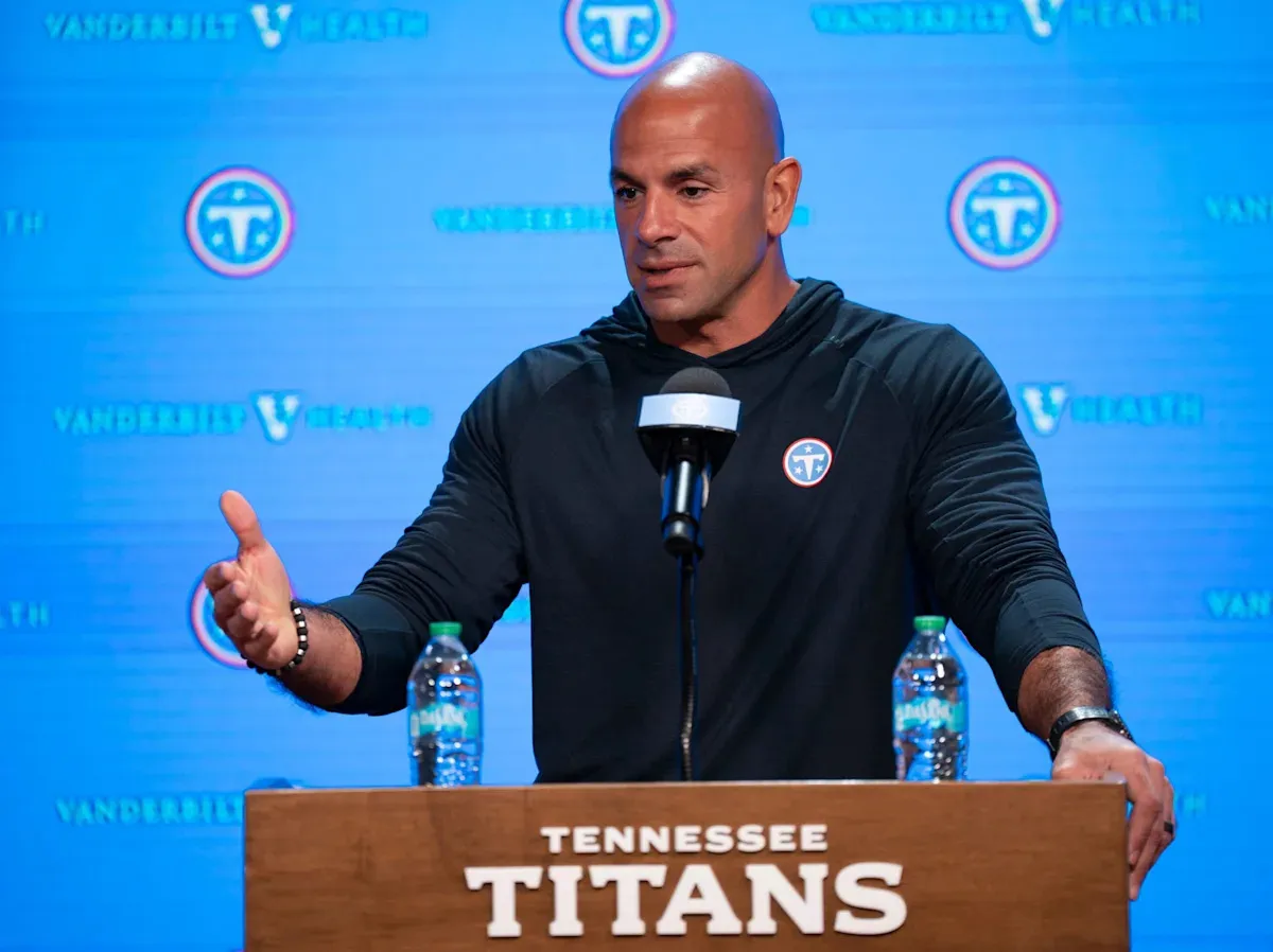 รอยแผลเป็นและหยาดเหงื่อ: Robert Saleh กับการเดิมพันครั้งใหม่ในแคมป์รุกกี้ของ Tennessee Titans