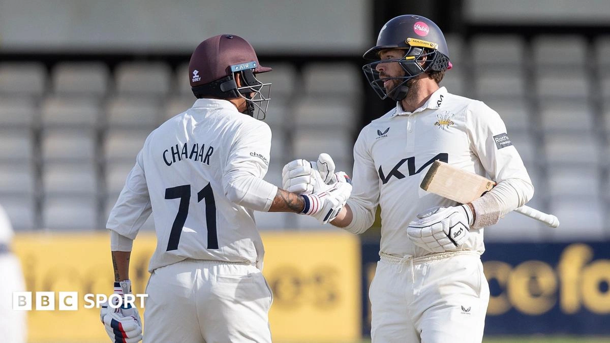 Ben Foakes ช่วย Surrey เสมอ Essex ด้วยการทำร้อยแต้มในศึก County Championship