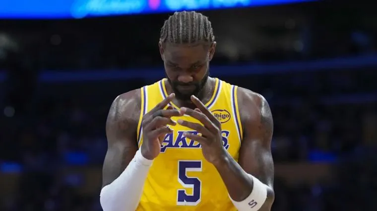 ควันปืนและกลิ่นคาวเลือด: JJ Redick กะเทาะเปลือกเหตุไล่ออกปริศนาของ Deandre Ayton และ Adou Thiero ในเกมที่ 4