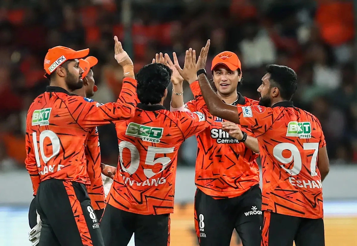 โศกนาฏกรรมแห่งชัยชนะ: RCB ปราชัยยับเยินต่อ SRH แต่ยังผงาดคว้าตั๋ว Top-Two ใน IPL 2026