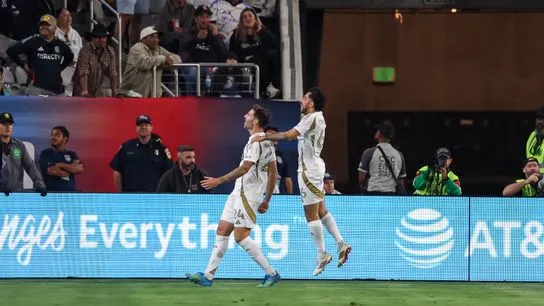 นาฏกรรมแห่งการขุดค้น: เมื่อ Hollingshead กอบกู้เศษซากแห่งแต้มจาก San Diego ในห้วงเวลาที่เข็มนาฬิกาหยุดนิ่ง
