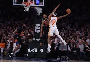 ปาฏิหาริย์ที่ปลายเข็มนาฬิกา: Hawks เฉือน Knicks 1 แต้มสุดระทึก ตีเสมอซีรีส์สุดเดือด