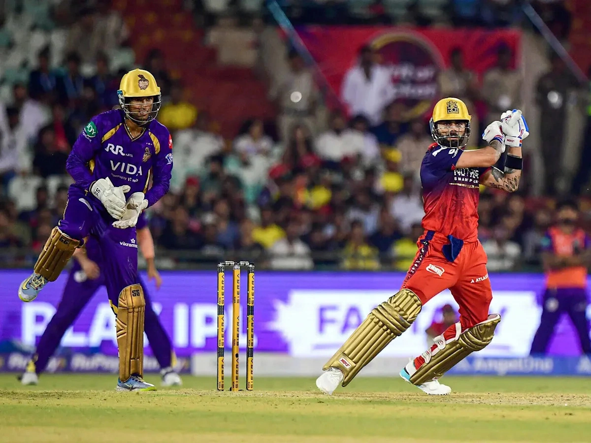 มหากาพย์แห่ง Raipur: ปลายพู่กัน Rosso Corsa ของ Virat Kohli รังสรรค์ชัยชนะส่ง RCB จ่อประตู Playoff