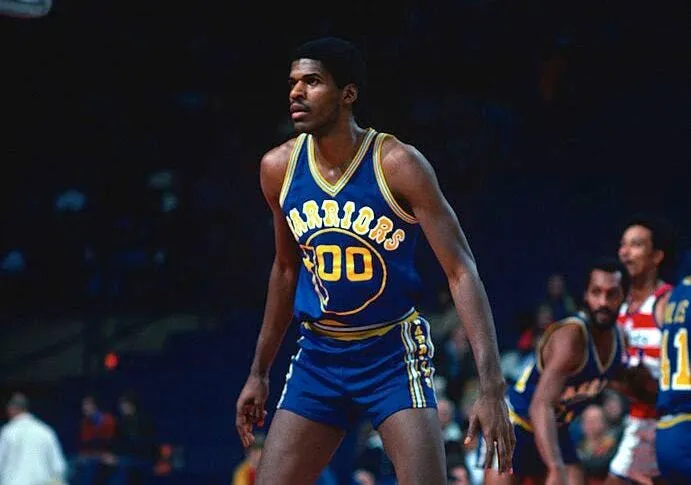 รอยเลือดและหยาดเหงื่อจาก Centenary: บันทึกการล่าตัวของ Golden State Warriors