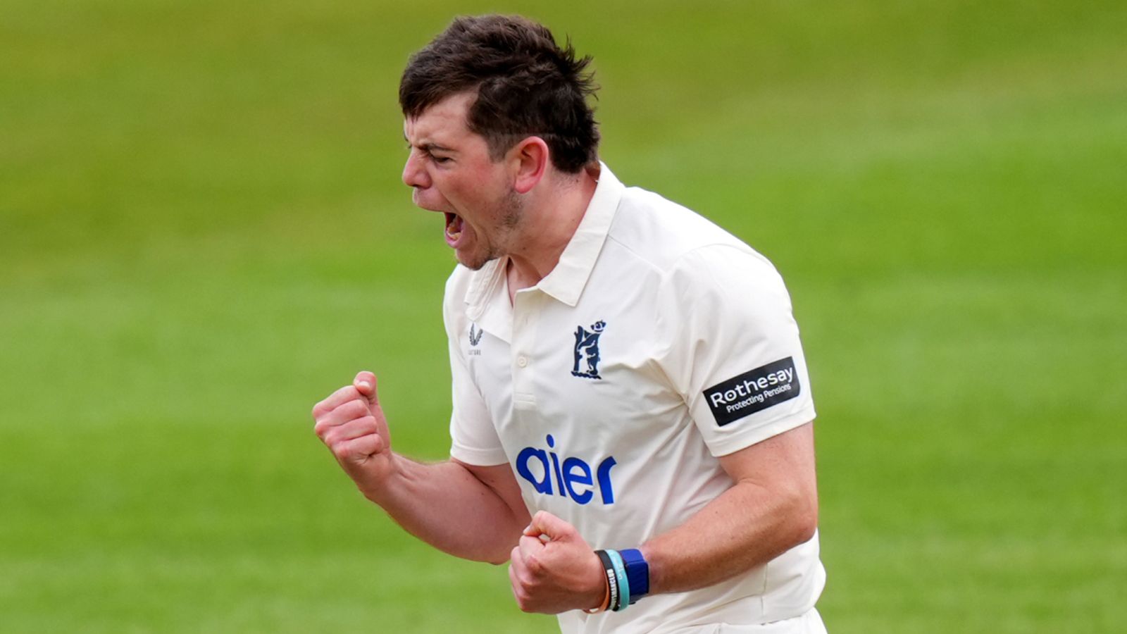 Ollie Pope & Zak Crawley: เปิดฤดูกาล County Championship แบบจืดๆ