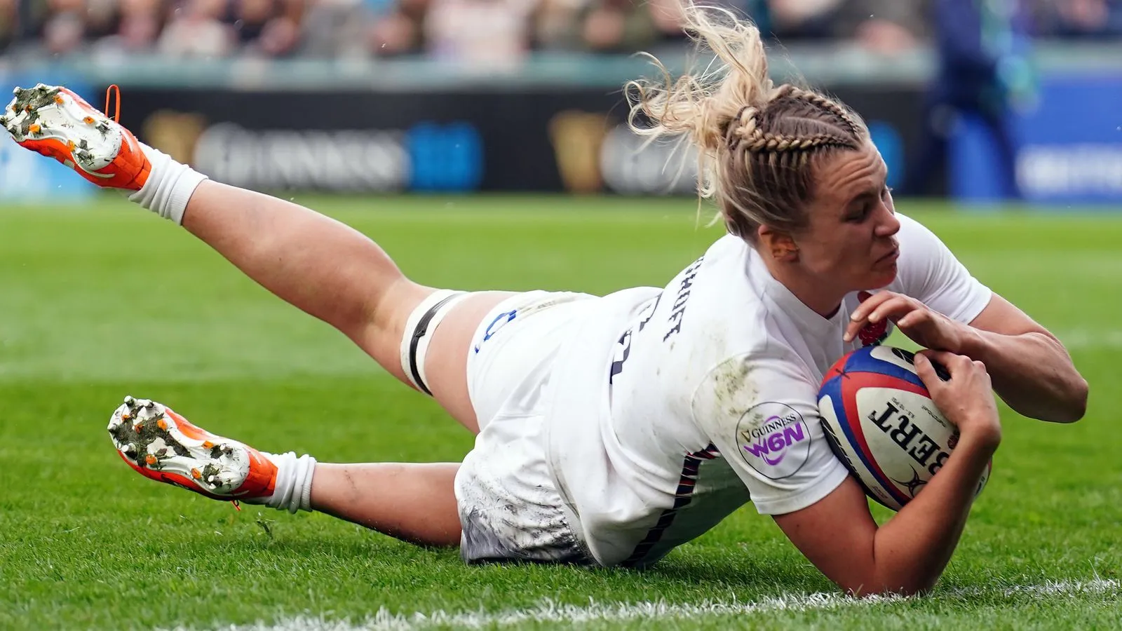 Women's Six Nations: 'คุณแม่ยอดมนุษย์' แห่ง Red Roses สร้างบรรทัดฐานใหม่ ร่วมแคมป์ฝึกซ้อมแม้กำลังตั้งครรภ์