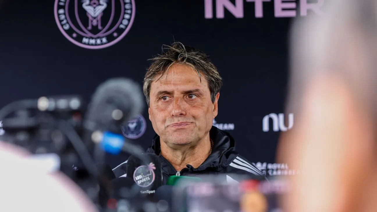 การหวนคืนของกาลเวลา: เมื่อ Guillermo Hoyos และศิษย์เอกหมายเลข 10 กลับมาบรรจบกันใต้เงาจันทร์แห่ง Miami