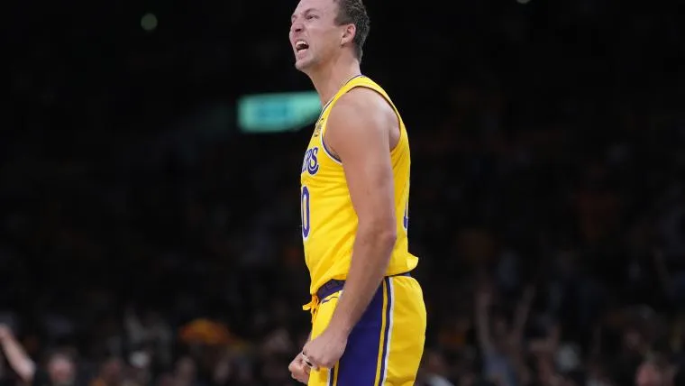 โชคชะตาที่ขีดเขียนไว้: เมื่อ Luke Kennard และ LeBron James กลับมาบรรจบกันในสีเสื้อ Lakers