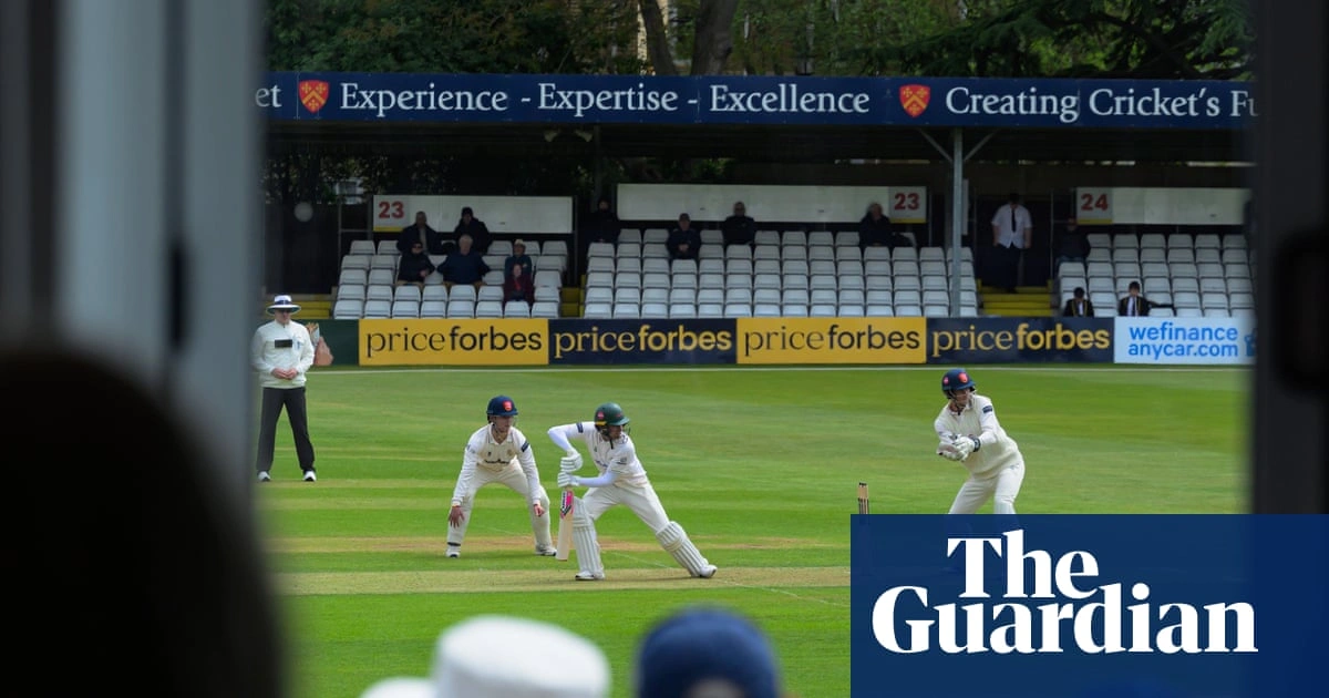 County Cricket: Essex ทะยานฝ่าม่านหมอกแห่งตารางคะแนนที่ไร้รูปทรง
