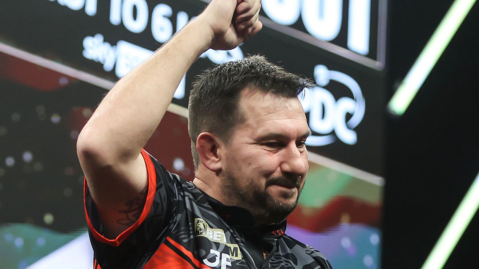 Jonny Clayton แซงหน้า Littler กลับขึ้นแท่นเบอร์ 1 Premier League Darts!