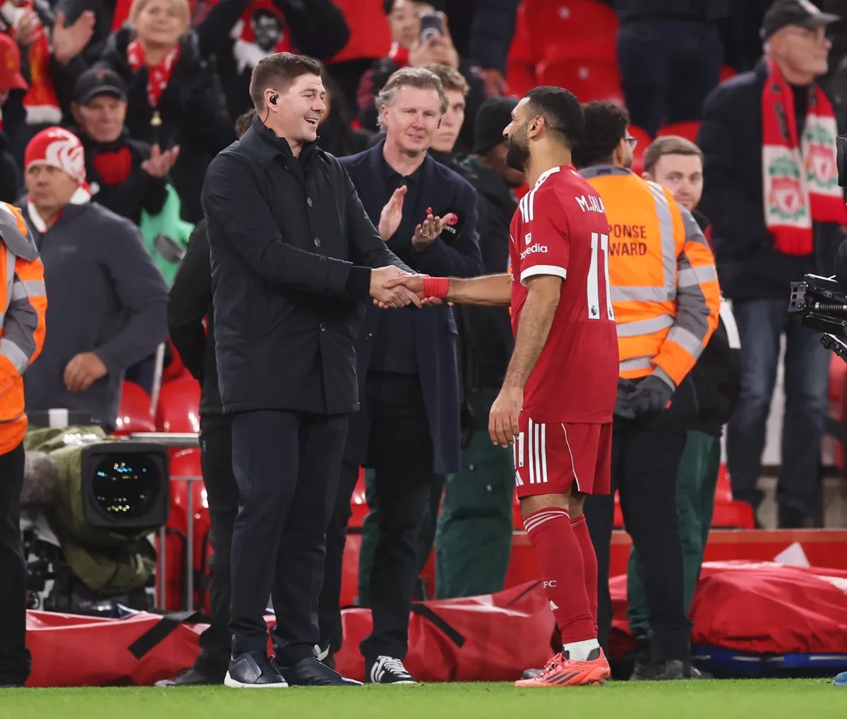 เมื่อ 'พี่เจิด' สะกิด 'บังโม': เบื้องหลังคำแนะนำที่ทำให้ Mohamed Salah ตัดสินใจโบกมือลา Liverpool แบบหล่อๆ