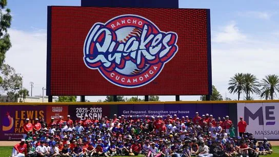 โศกนาฏกรรมแห่งเนินดิน: Quakes ปราชัยในนัดปิดซีรีส์ แม้ Davalillo จะสำแดงปาฏิหาริย์แห่งไม้ตี