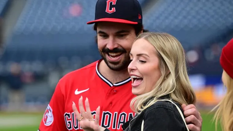 พันธสัญญาศักดิ์สิทธิ์ ณ วิหารแห่งชัยชนะ: Austin Hedges กับการจารึกคำมั่นนิรันดร์ต่อ Lexi Dickinson