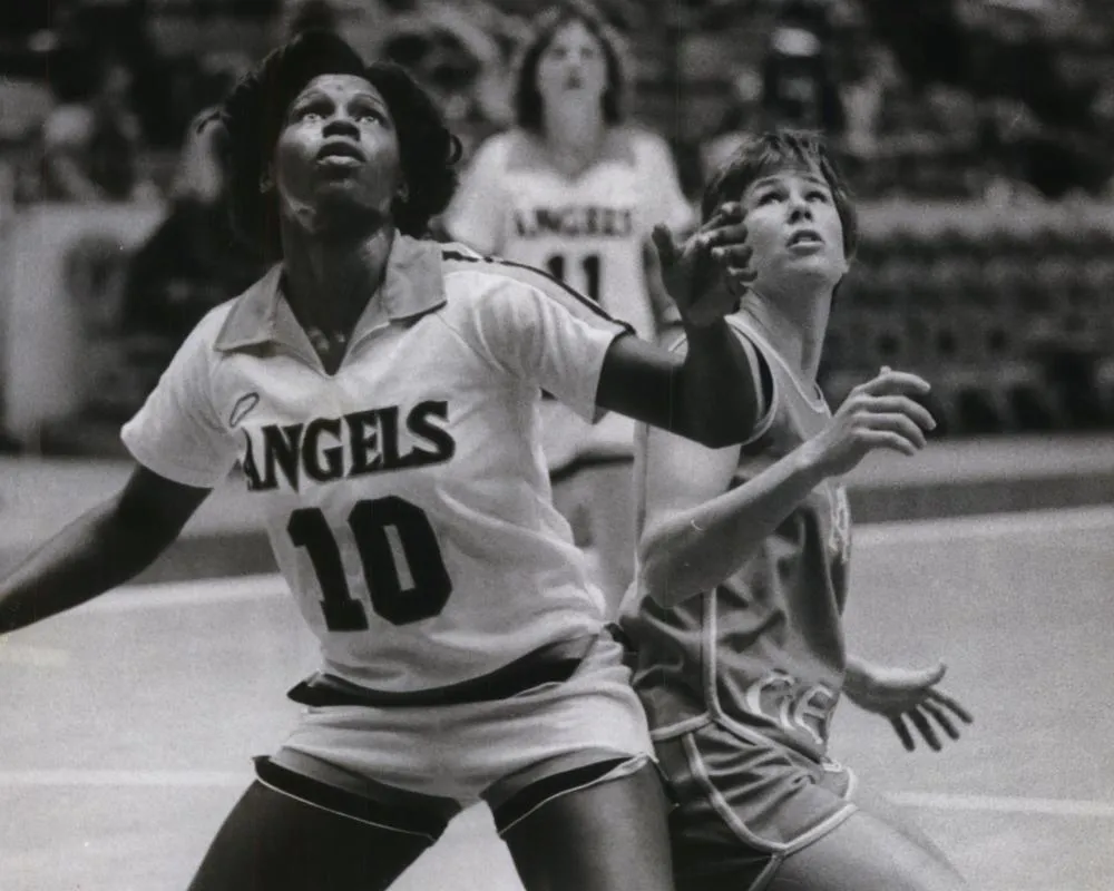 วิพากษ์โมเดลความเสี่ยง WBL: รากฐานที่เต็มไปด้วยหนี้สินและวิสัยทัศน์ก่อนกำเนิด WNBA