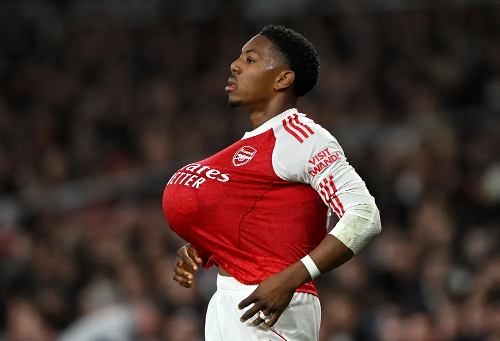 เงาตะคุ่มในแดนกลาง: เมื่อ Lewis-Skelly กลายเป็น 'ยาขม' ที่ Arteta ต้องยอมกลืน