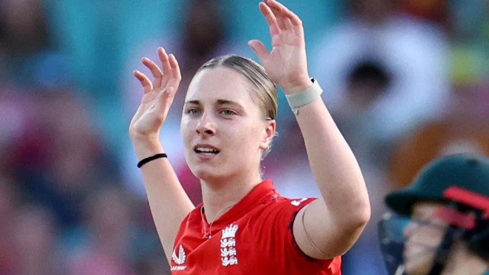 รอยร้าวในโครงสร้างของ Freya Kemp: เมื่อกระดูกสันหลังมิอาจต้านทานแรงบิด แต่หัวใจปฏิเสธการพังทลาย