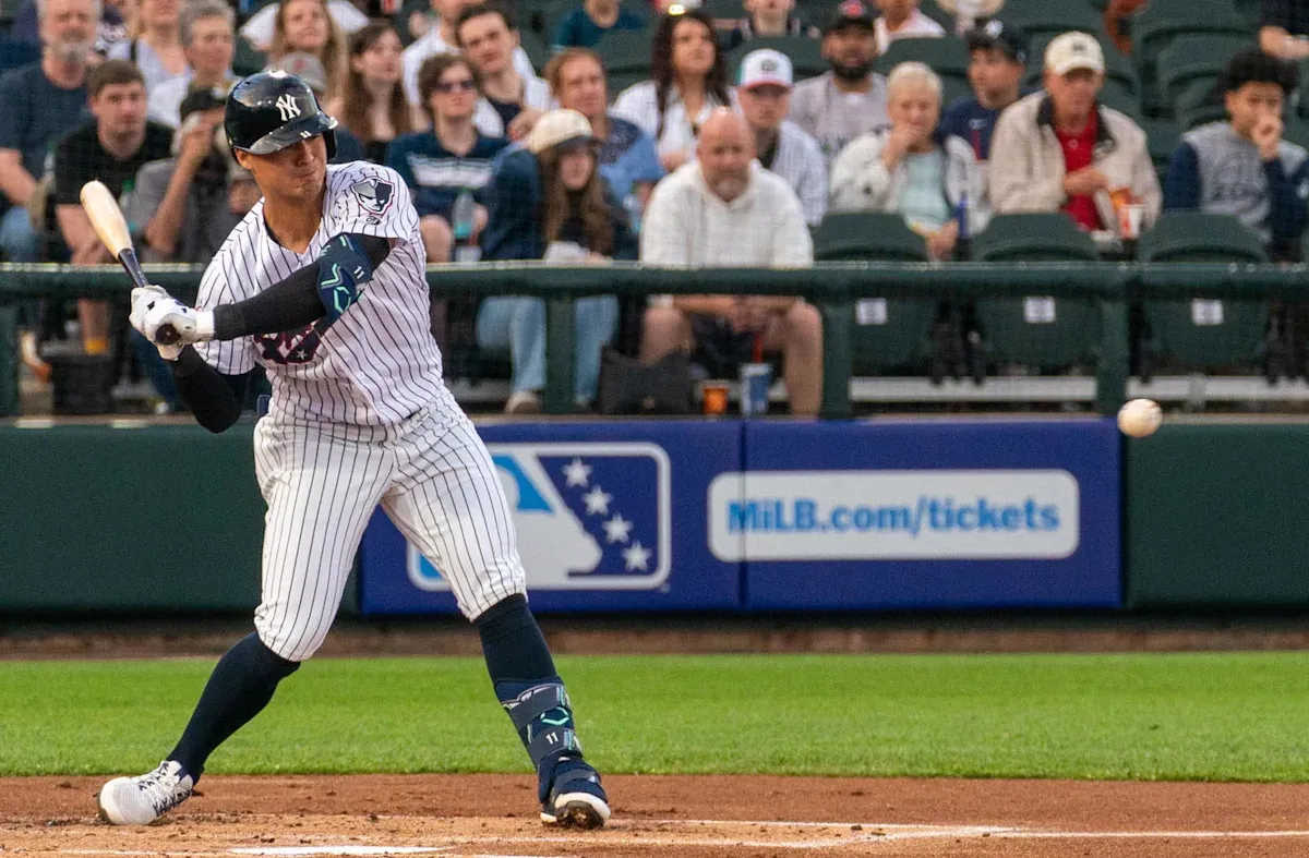 เงาตระหง่านเหนือผืนหญ้า: เมื่อ George Lombard คุกคามบัลลังก์ของ Anthony Volpe ในอาณาจักร Yankees