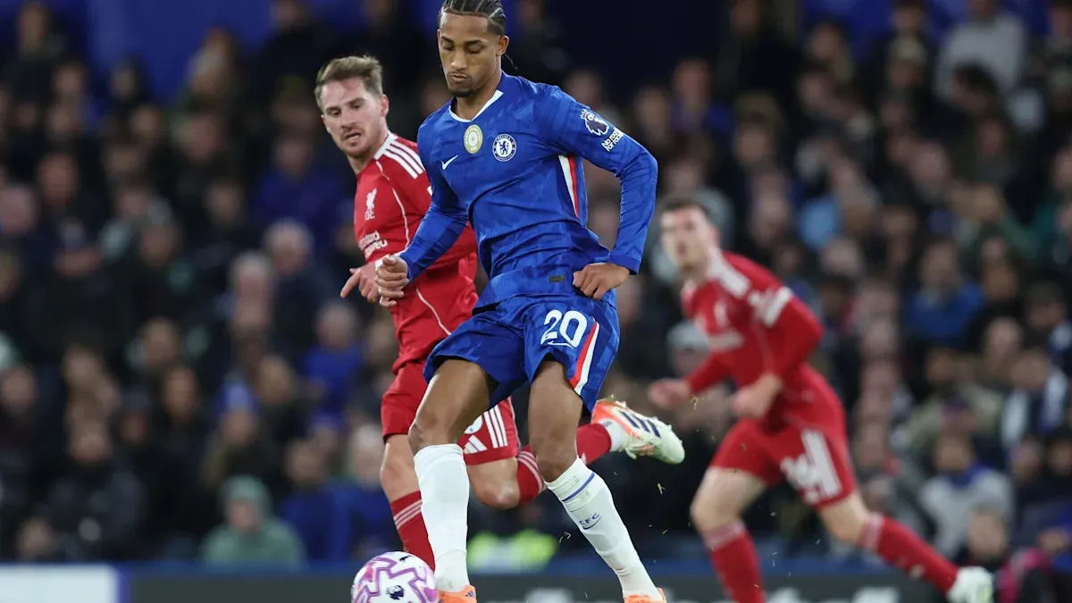 บทภาวนา ณ ทุ่งหญ้า Anfield: เมื่อกิ่งก้านของ Liverpool ต้องรับมือกับพายุฤดูร้อนจาก Chelsea