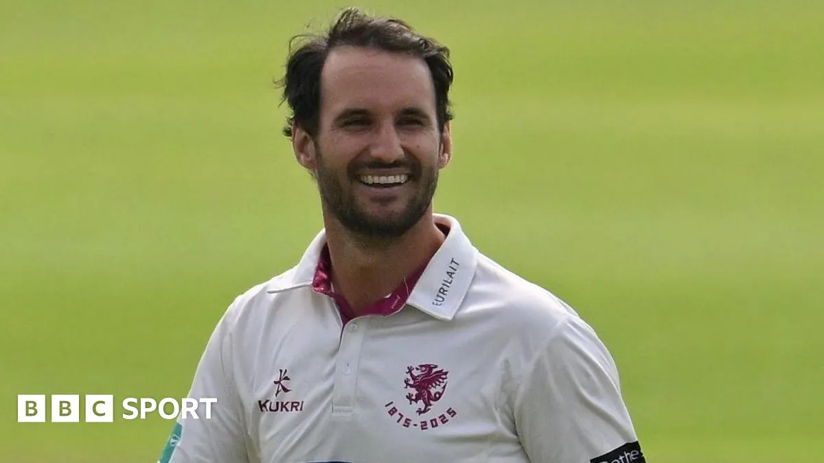 งานดีมีคุณภาพ! James Rew ควงแขนแก๊งมือขว้างพา Somerset บุกตบ Hampshire คาบ้าน