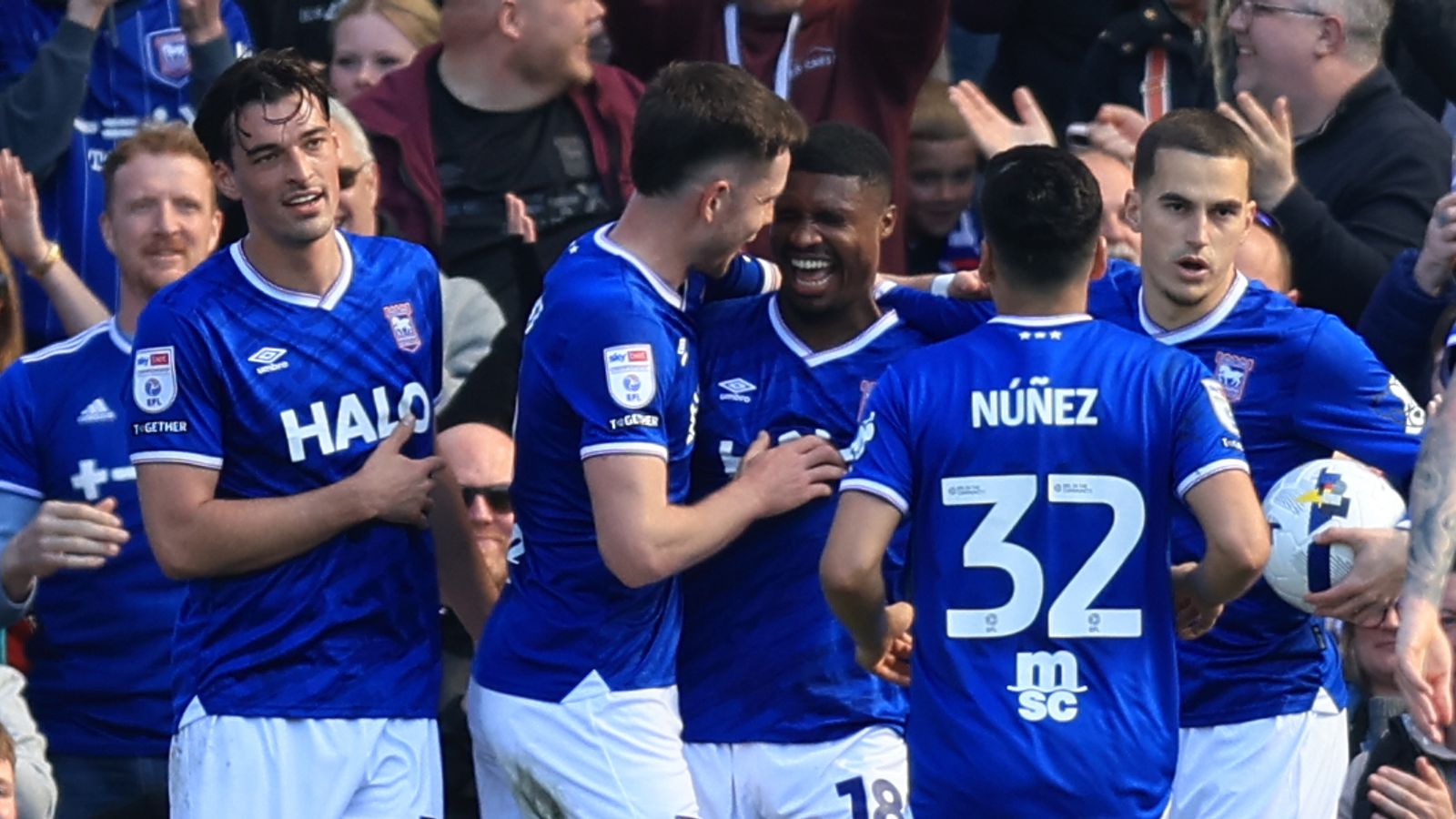 ศึก Championship: Ipswich จ่อเลื่อนชั้น, Leicester งานเข้า!