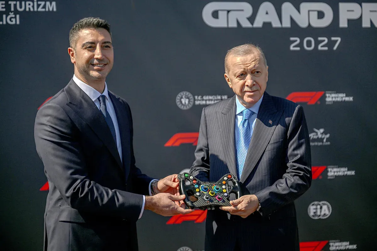 การวิเคราะห์ประสิทธิภาพเชิงวิศวกรรม: พวงมาลัย F1 ในฐานะกลไกควบคุมต้นทุนและโลจิสติกส์ข้อมูล