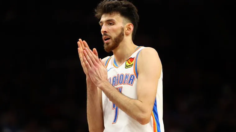 สงครามประสาทที่ไร้ผล: Chet Holmgren หัวเราะเยาะลูกไม้ตื้นๆ ของ Dillon Brooks ในสมรภูมิ NBA