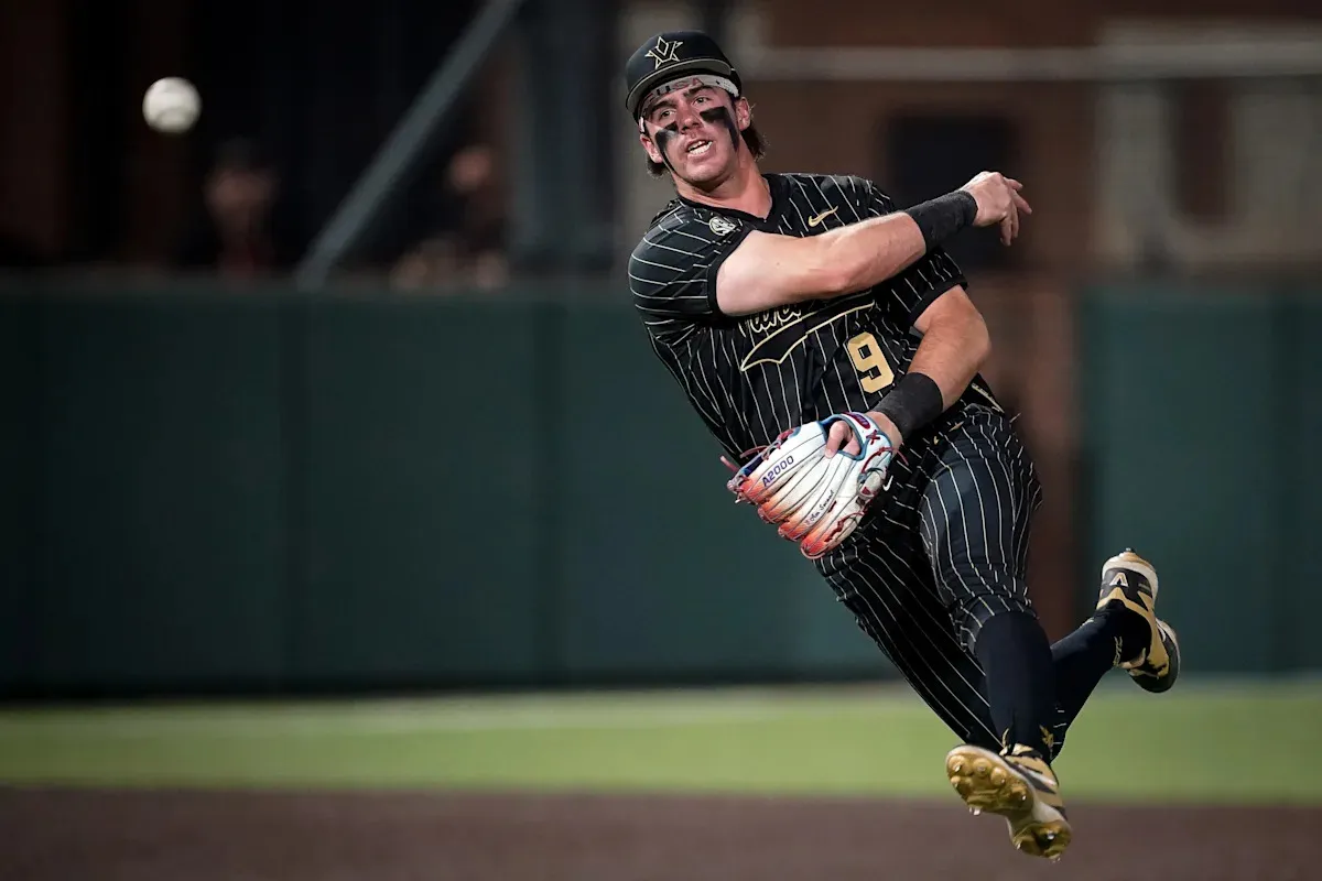 วิเคราะห์กลฉ้อฉลบนผืนหญ้า: Vanderbilt baseball กับการใช้ Hidden Ball Trick จัดการ Alabama ในเชิงต้นทุนและโอกาส