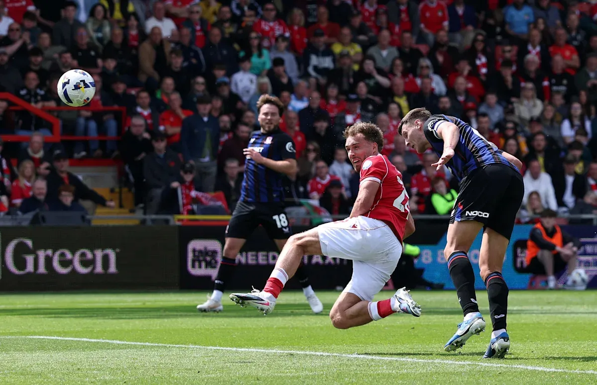การล่มสลายของระบบ Wrexham: ชำแหละความล้มเหลวเชิงกลศาสตร์ใน Championship