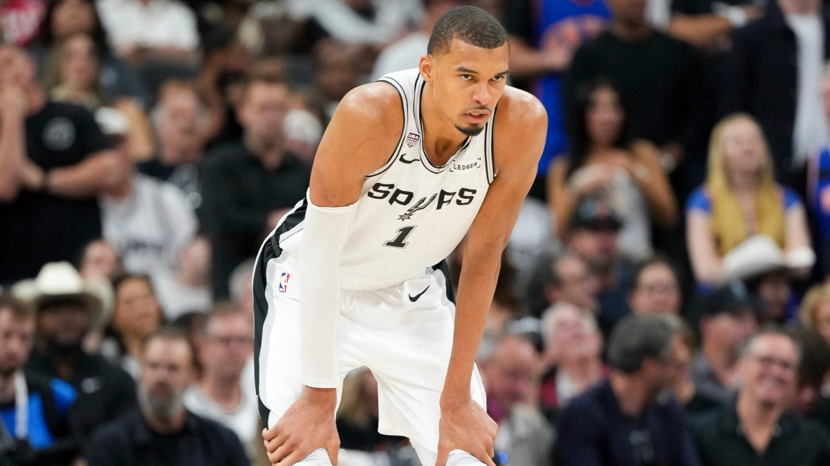 Victor Wembanyama พลาดท่าทำเสียบอลช่วงวิกฤตส่งผลให้ Spurs ตามหลัง Knicks ในรอบชิงชนะเลิศ