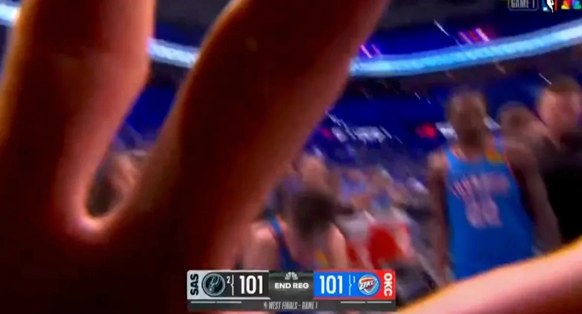 กำแพงมนุษย์ที่กล้องห้ามล้ำเส้น: เมื่อ Alex Caruso ปฏิเสธเลนส์ NBC ในค่ำคืนที่ Victor Wembanyama จารึกประวัติศาสตร์