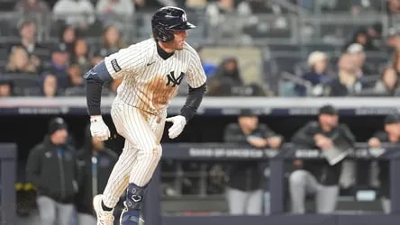 เสียงไม้กระทบลูกที่ Bronx: Ryan McMahon กับโฮมรันปลิดชีพ Royals