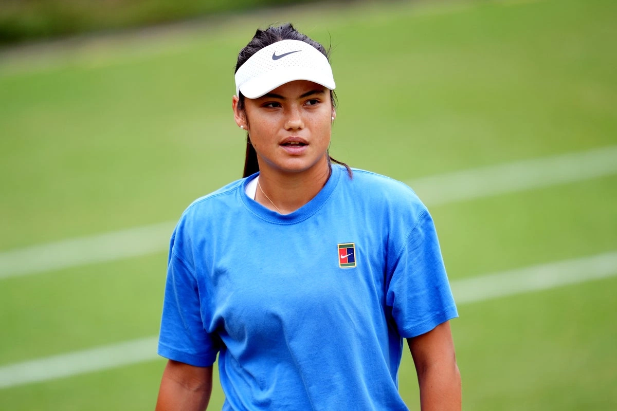 เสียงสะท้อนจากเส้นด้าย: John McEnroe หนุน Emma Raducanu คืนรังเก่า ยุติวงจรโค้ชที่ 'ไร้สติ'
