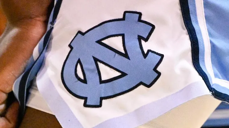 ปฏิบัติการล่าตัว 'ยักษ์กรีซ': North Carolina Tar Heels กับดีลลับที่กำลังจะปะทุ