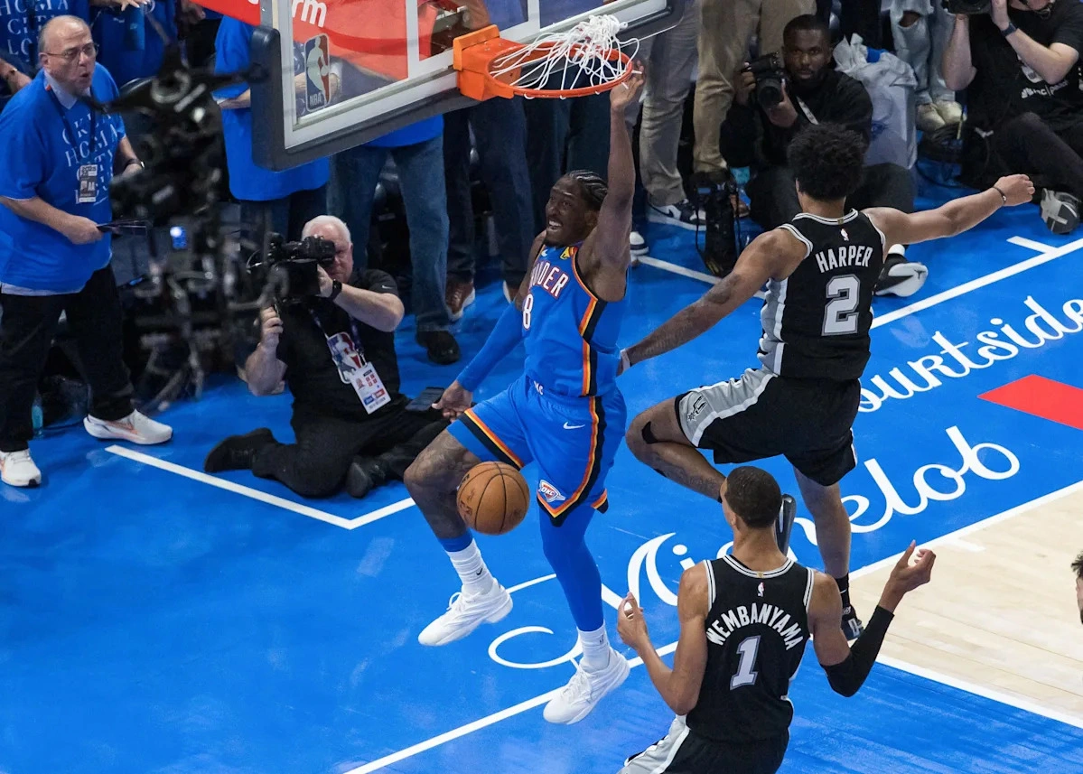 หยาดเหงื่อและคราบน้ำตา: ประมวลภาพความพ่ายแพ้สุดระทึกของ Oklahoma City Thunder ต่อ San Antonio Spurs ในศึก 2OT