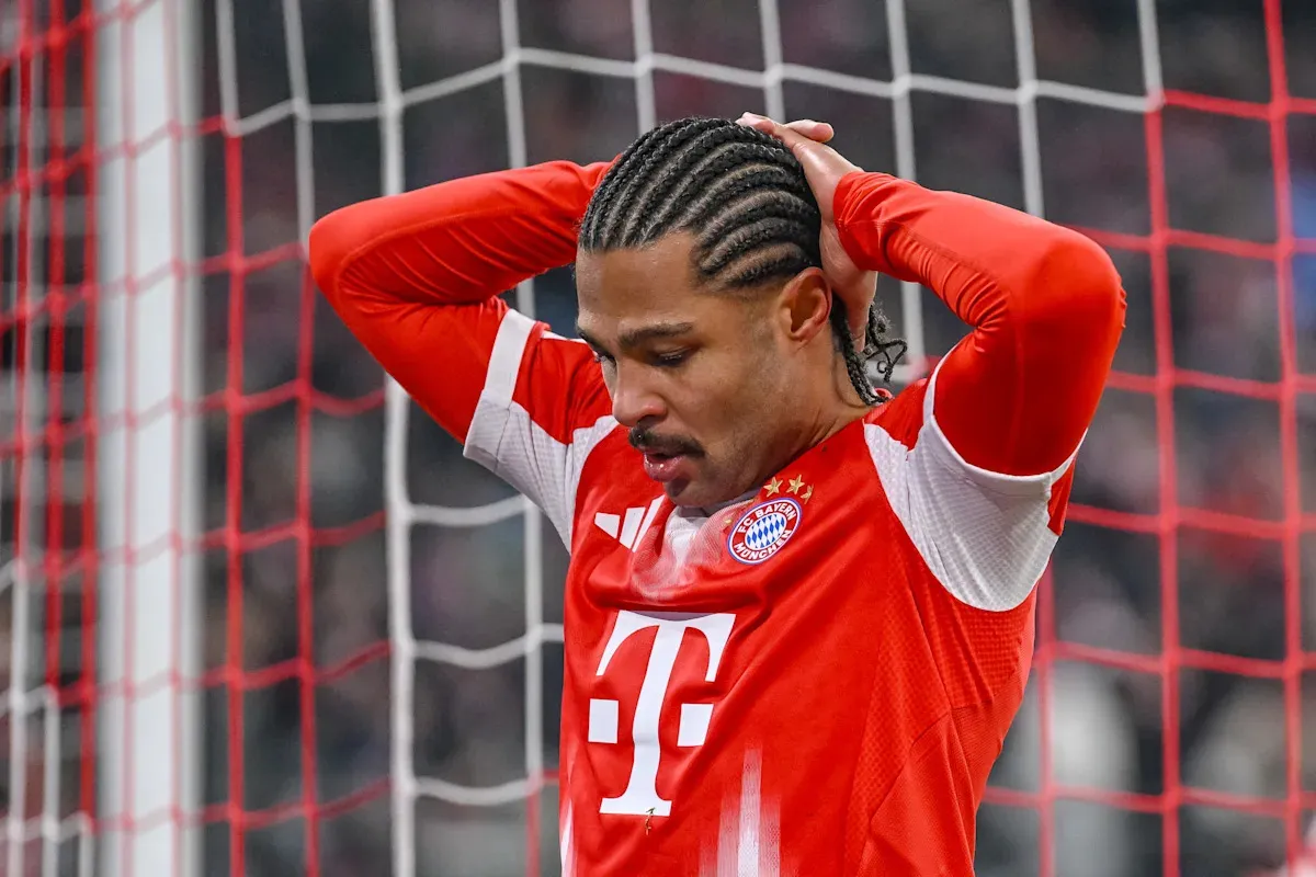 เงาหม่นที่ Säbener Straße: Serge Gnabry ทรุดคาใจกลางพายุ บาดเจ็บหนักพลาดศึกชี้ชะตา PSG
