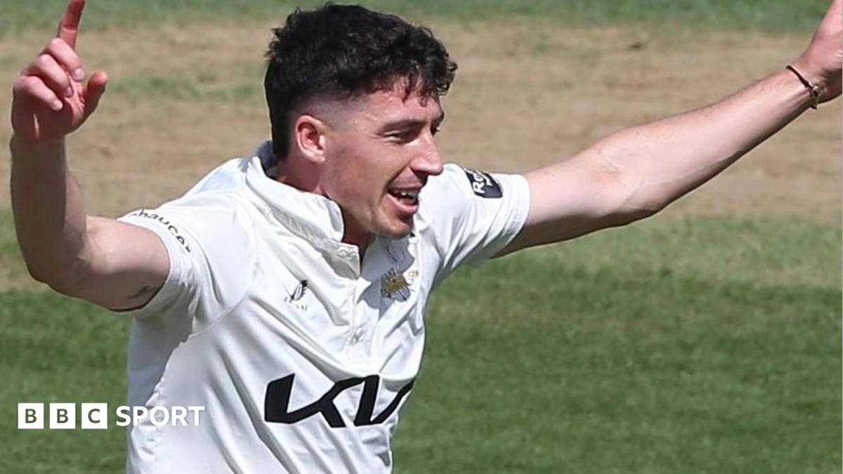 Matthew Fisher Surrey vs Yorkshire: ระเบิดฟอร์ม 6 วิกเก็ตทำสถิติ career-best ที่ The Oval