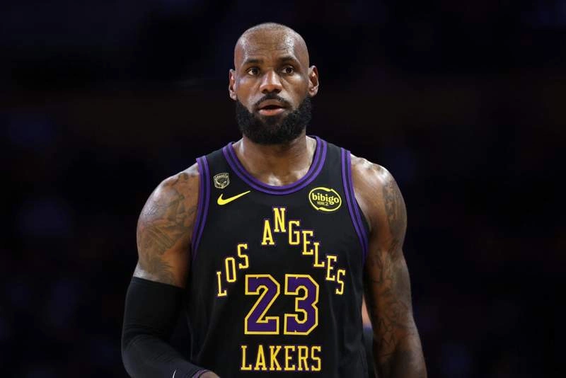 กับดักแห่งความยิ่งใหญ่: เมื่อ LeBron James ถูกลงโทษเพราะยังเก่งเกินไปในสายตา Paul Pierce
