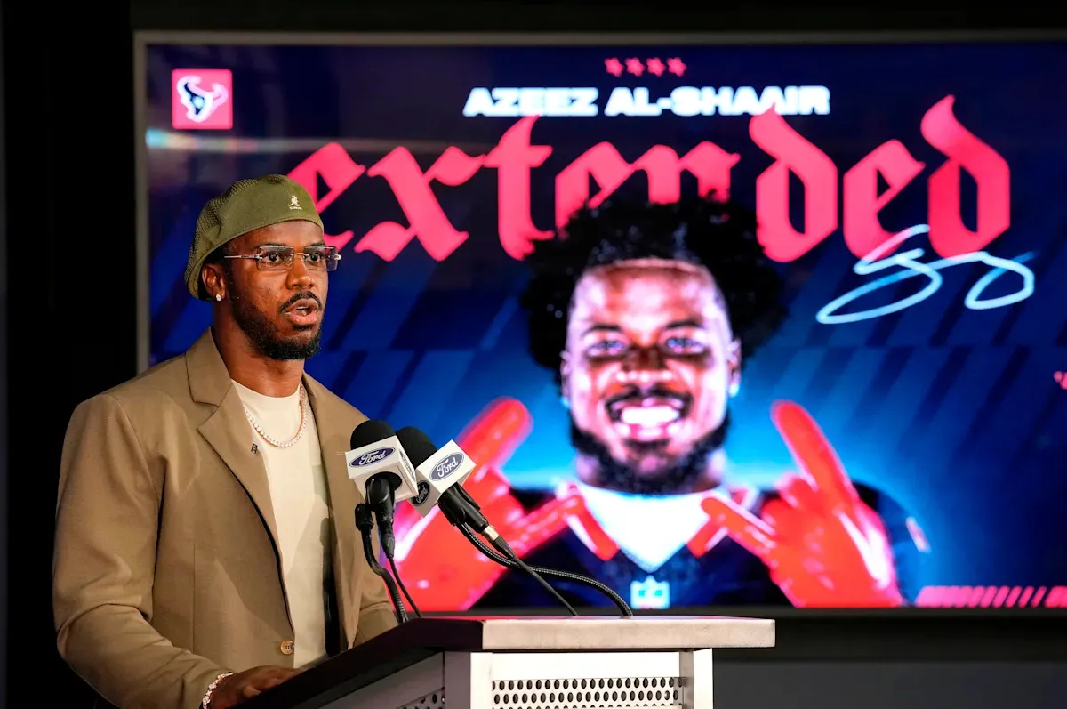 พันธสัญญาแห่งเหล็กกล้า: Azeez Al-Shaair จรดปากกาขยายเวลาเฝ้าป้อมปราการ Houston Texans ถึงปี 2029
