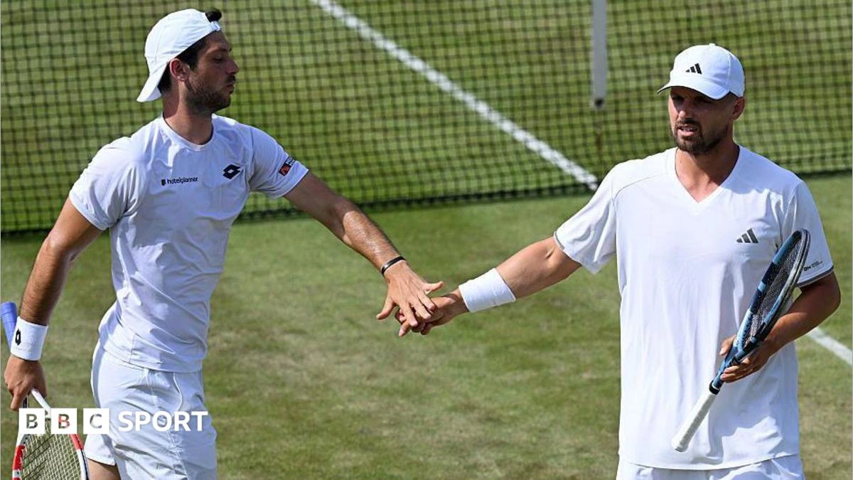 Julian Cash Wimbledon ชายคู่ ควง Lloyd Glasspool เฉือนหืดลิ่วรอบก่อนรองชนะเลิศ