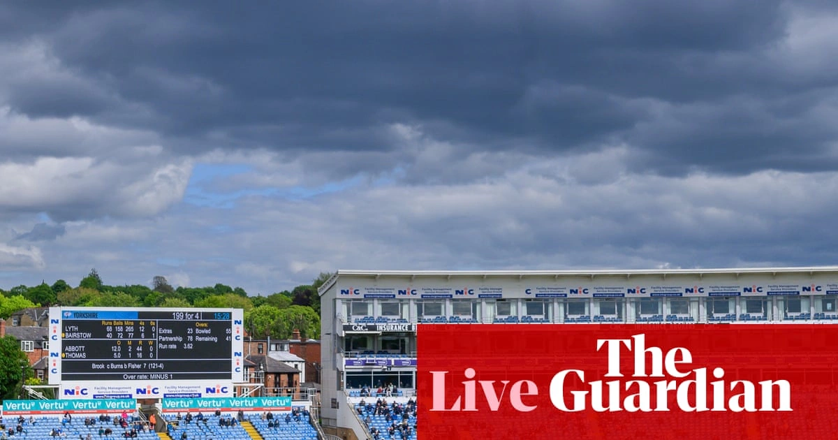 มหากาพย์คริกเก็ตมณฑล วันที่สอง: เมื่อ Bairstow ร่ายมนต์สะกด Headingley และการต่อสู้ใต้เงาเมฆา